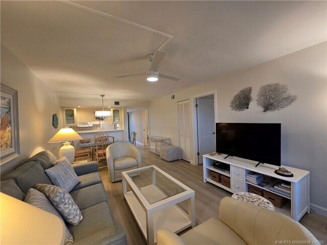 Foto del edificio - 484 NE Plantation Rd