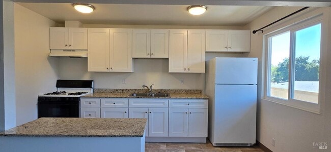 Building Photo - 1567 Alamo Dr