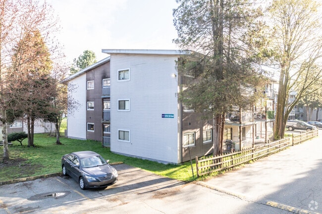 Building Photo - Mainstreet Estates