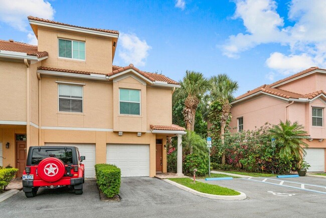 Building Photo - 2030 Alta Meadows Ln