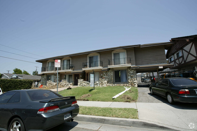 Building Photo - Majestic Prairie