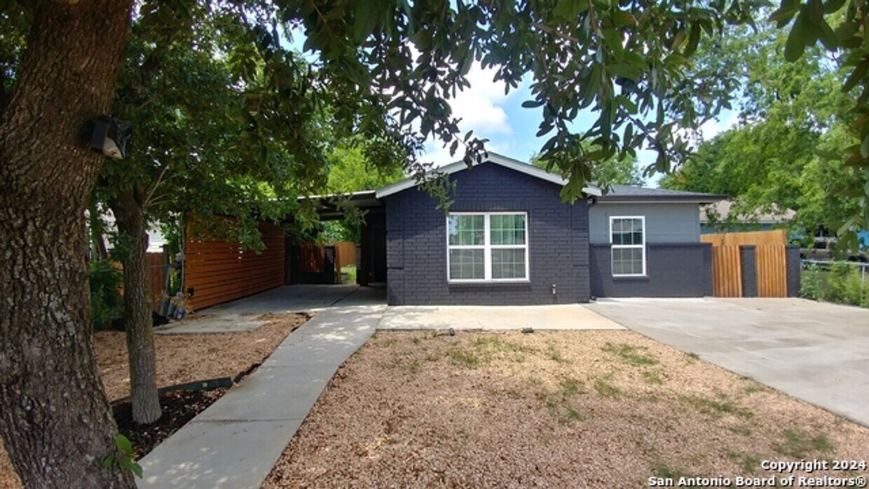 Primary Photo - 4 Bedroom home near St. Mary's University!