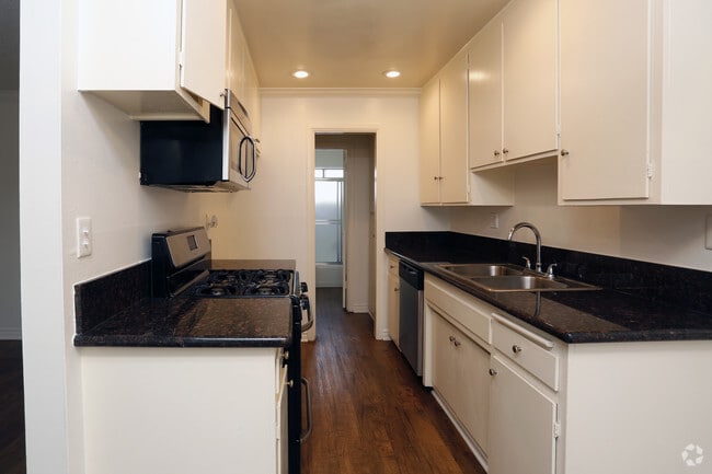 Kitchen - Plantation Apartments