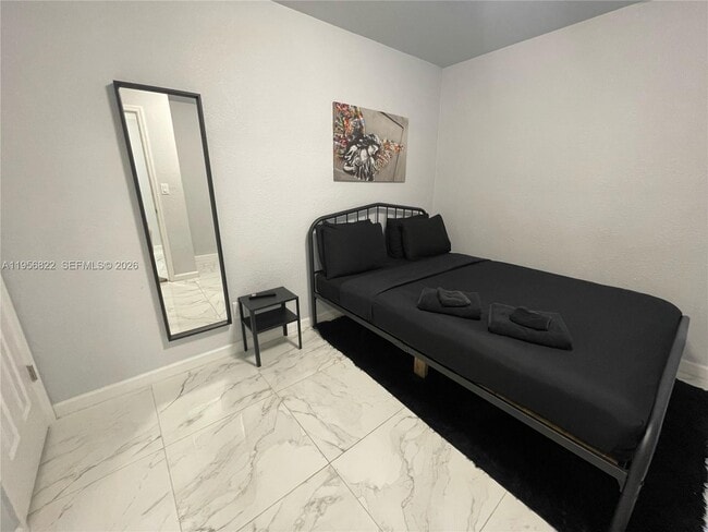 Foto del edificio - 2240 Simms St