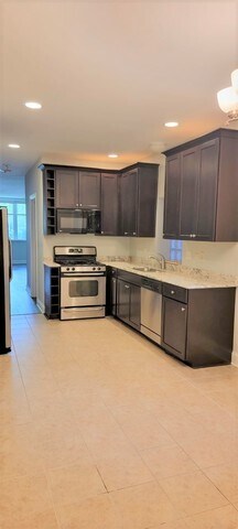 Foto principal - 920 S Claremont Ave