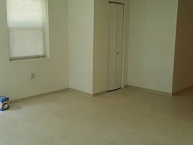 Foto del edificio - 115 E Chapman Rd