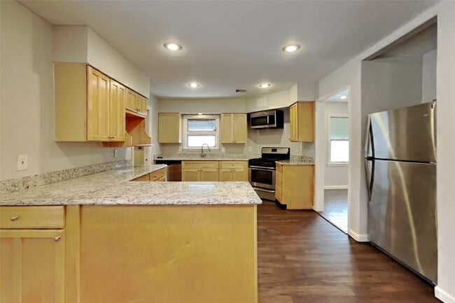 Foto del edificio - 14318 Ella Lee Ln