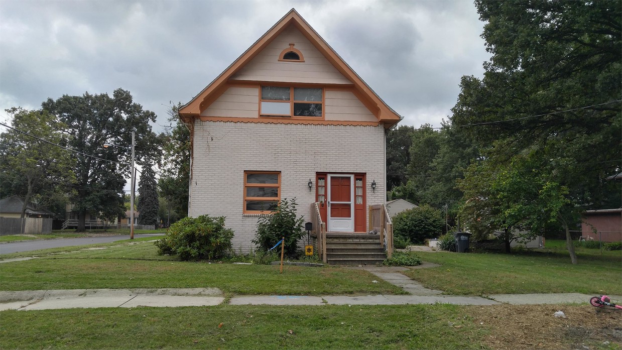Primary Photo - 2301 Dana St