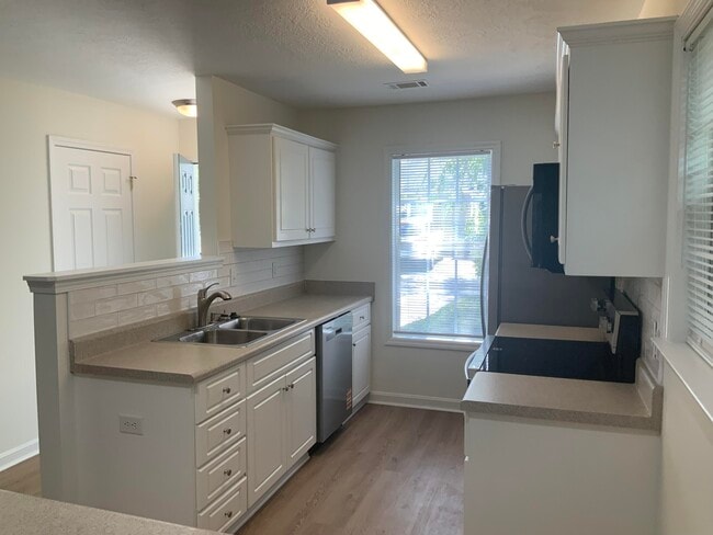 Building Photo - 664 Mickelson Way