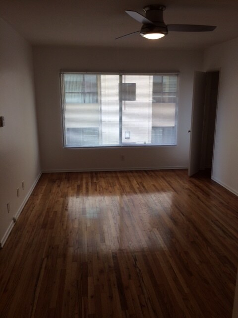 Living Room - 857 Crenshaw Blvd