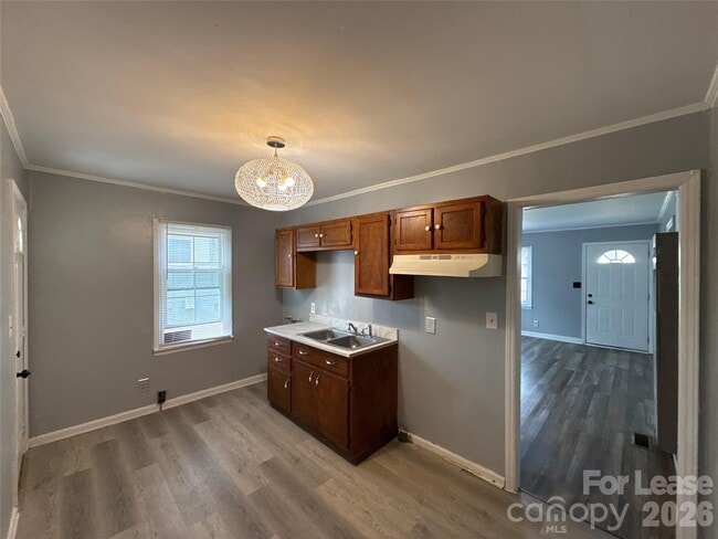 Building Photo - 3115 Seymour Dr