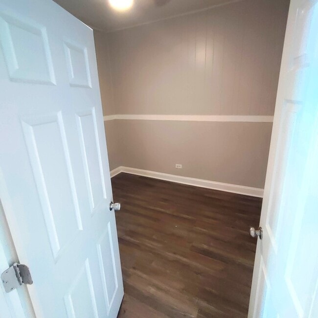 Building Photo - 1507 E 76th Pl