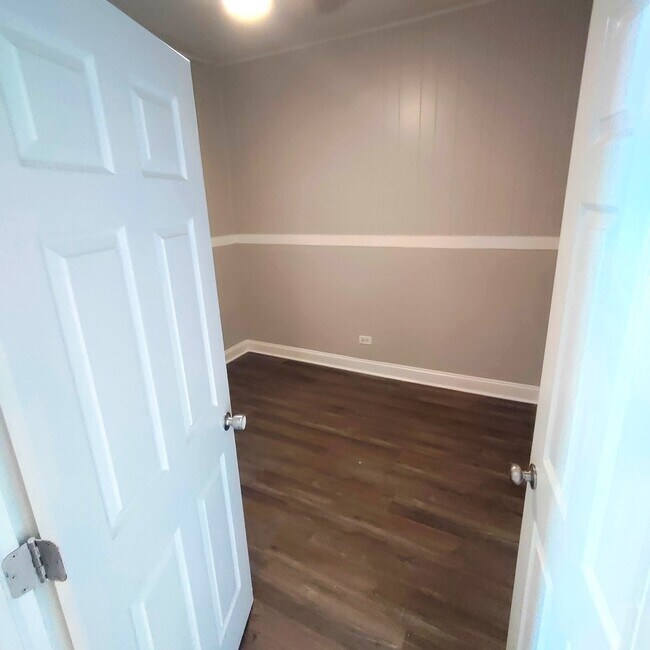 Foto del edificio - 1507 E 76th Pl