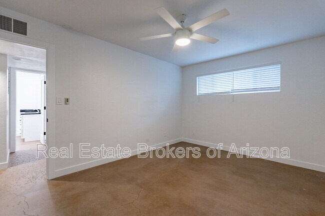 Building Photo - 6845 N 15th St