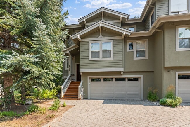 Building Photo - 217 Bird Dr