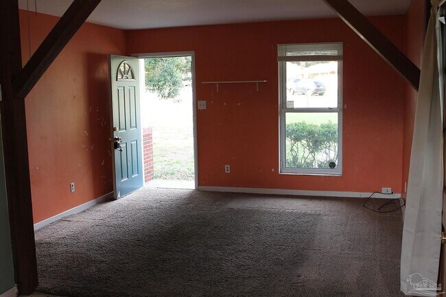 Living Room - 800 Blue Springs Dr