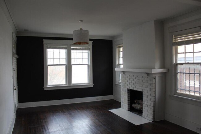 Foto del edificio - RENOVATED 3 Bedroom 1 bathroom home in Glenview!