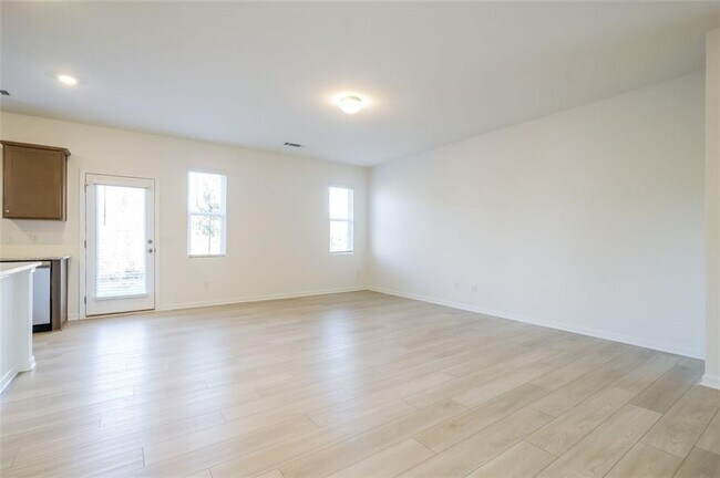 Foto del edificio - 131 Shelter Ln E