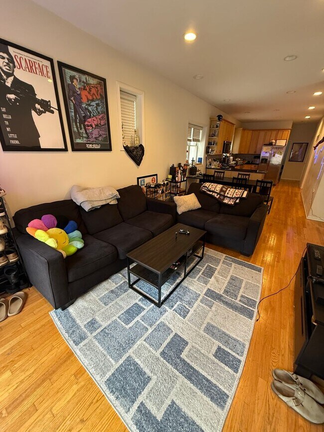Foto del edificio - 1119 W Addison St