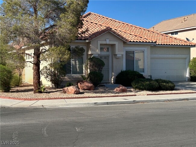 Building Photo - 8026 Bonaventure Dr