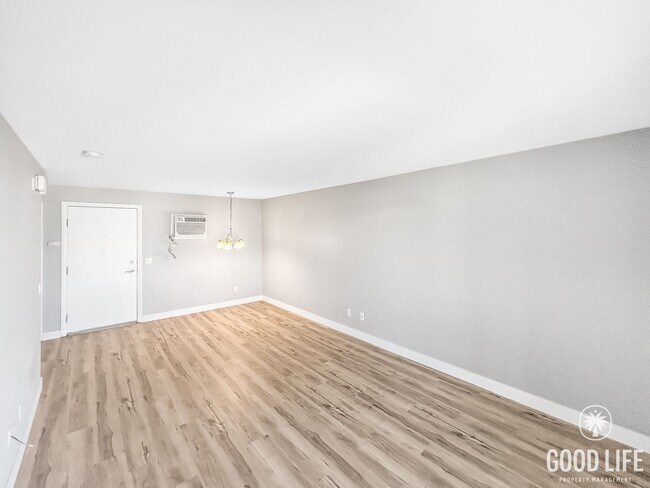 Foto del edificio - Beautiful 2BD/1BA W/ Updated Kitchen, AC, ...