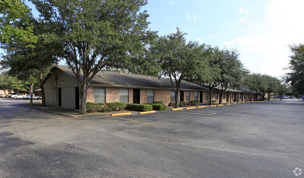 Primary Photo - Tompkins Green Apartments