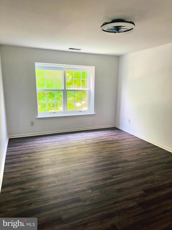 Building Photo - 3604B Saxony Dr