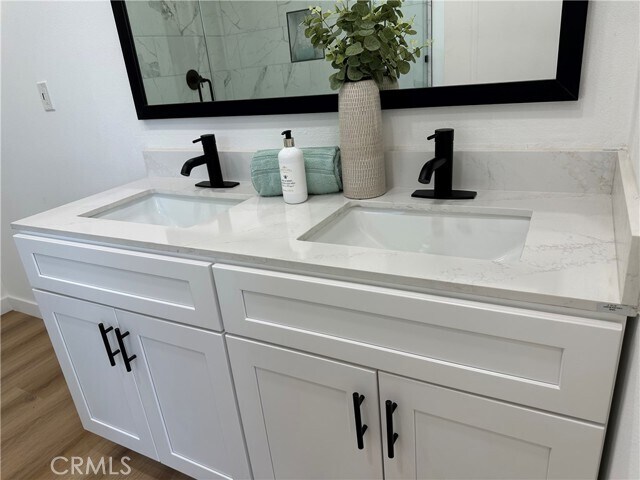 Foto del edificio - 8249 Red Hill Country Club Dr