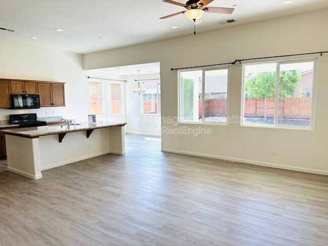 Building Photo - 7605 E Giavanna Ave