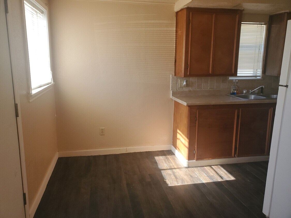 609 1/2 Nettie, Kingsville, TX 78363 Townhome Rentals in Kingsville