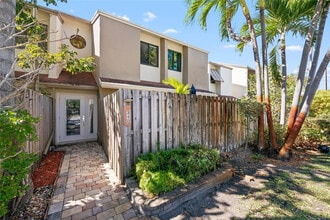 Building Photo - 340 City View Dr