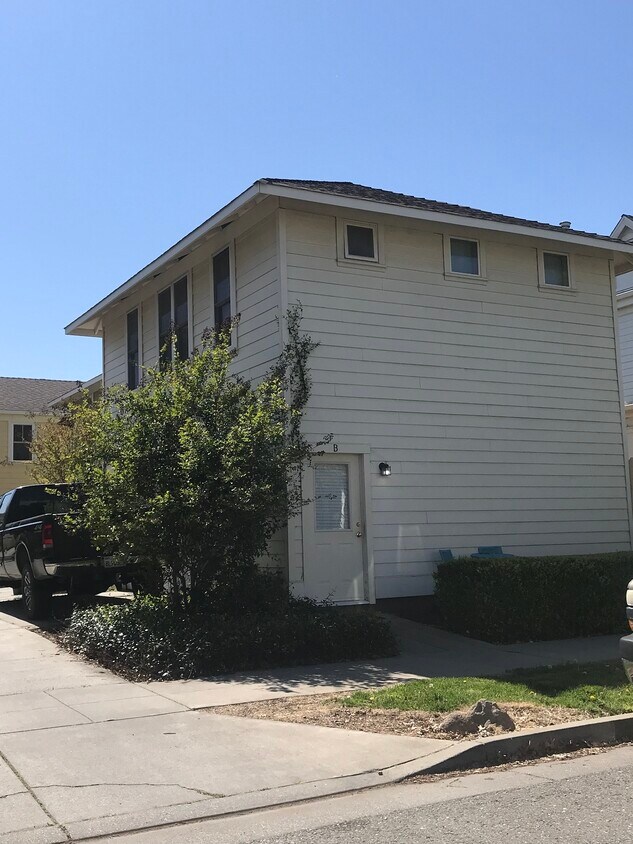 Primary Photo - 2373 England St