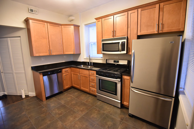Building Photo - 3504 N Ashland Ave