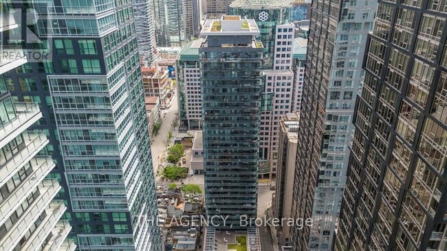 Photo du bâtiment - 8-3308 Mercer St