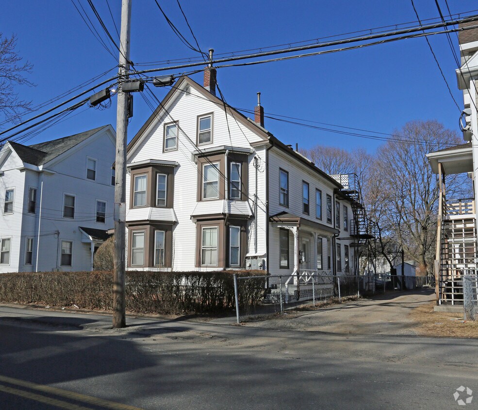 Building Photo - 98 Bacon St