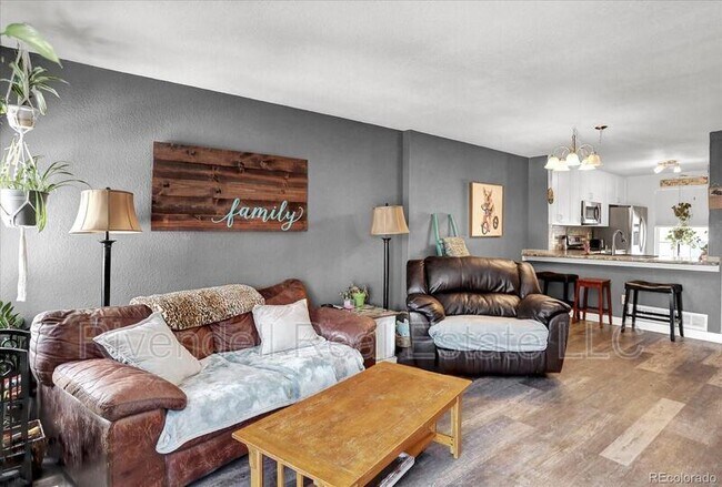 Foto del edificio - 10537 W Maplewood Dr
