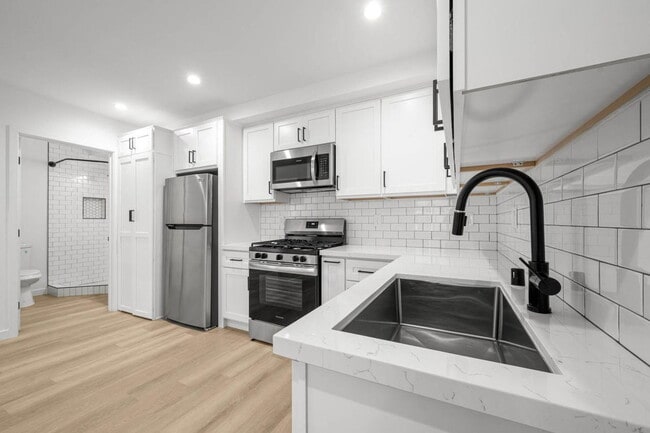 Building Photo - 3335 Stocker St W