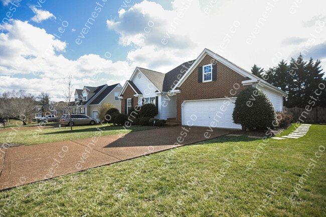 Building Photo - 1105 McDonough Cir