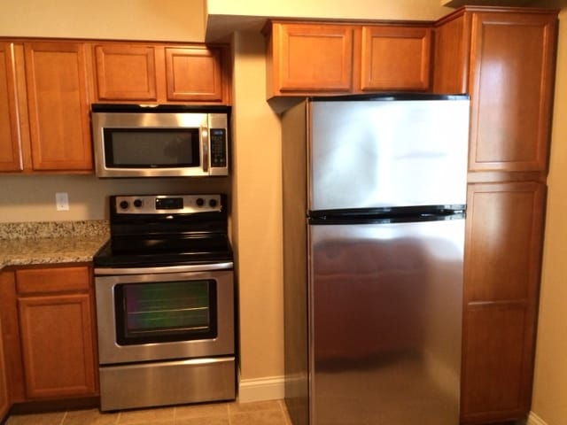 Kitchen - 100 Grandview Ct