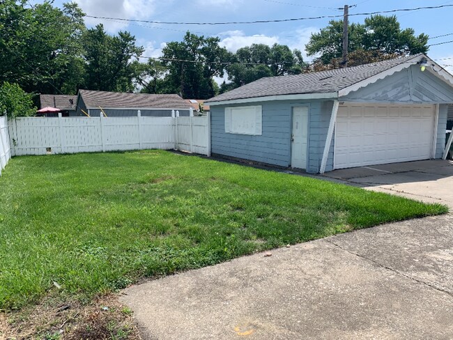 Foto del edificio - 17335 Community St