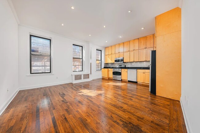 Building Photo - 207 Central Pk N