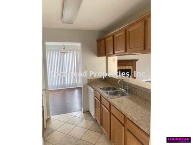 Foto del edificio - 1207 Thistle Dr