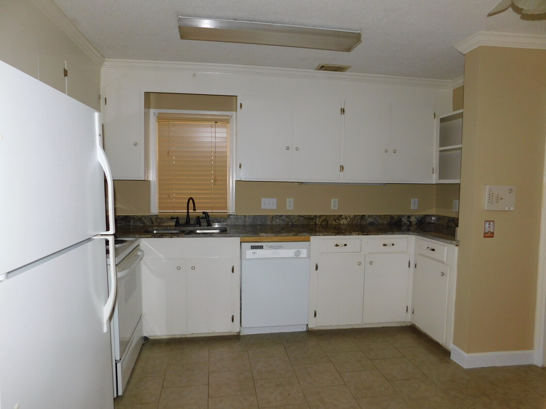 Foto principal - 172 S Aiken Dr