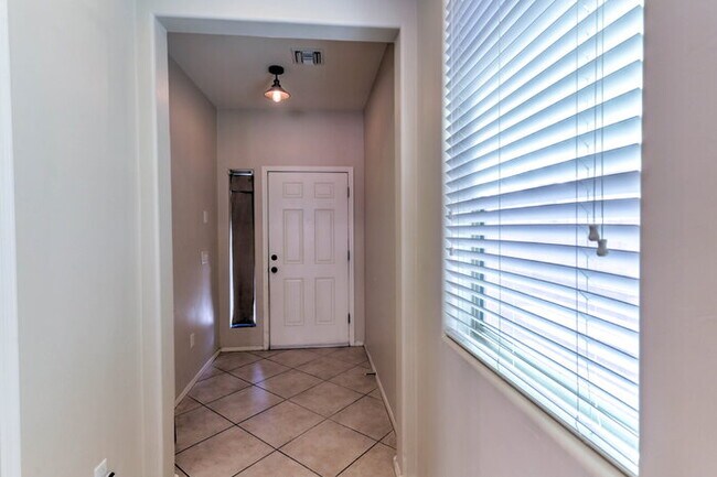 Building Photo - **$500 move-in credit* Rancho Sahuarita