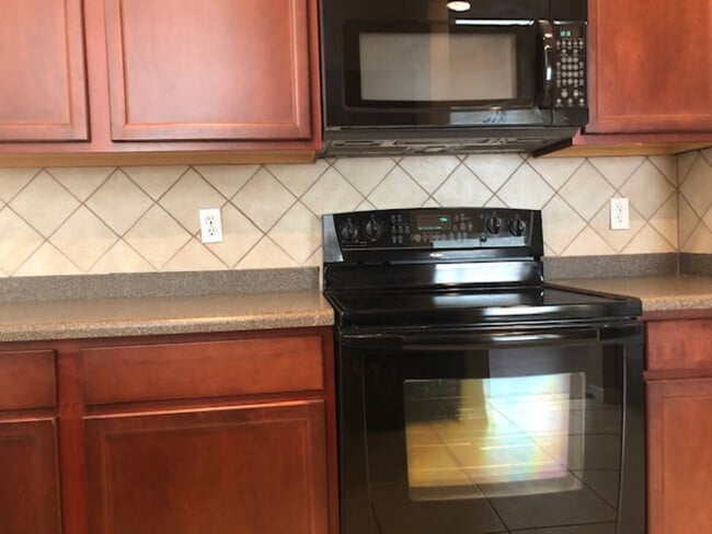 Building Photo - 7606 Red Mill Cir