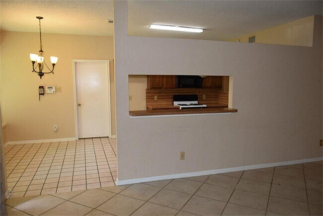 Foto del edificio - 4718 Sunshine Dr