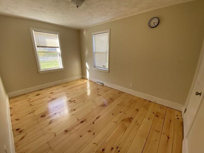 Building Photo - 2 bedroom in Wareham MA 02558