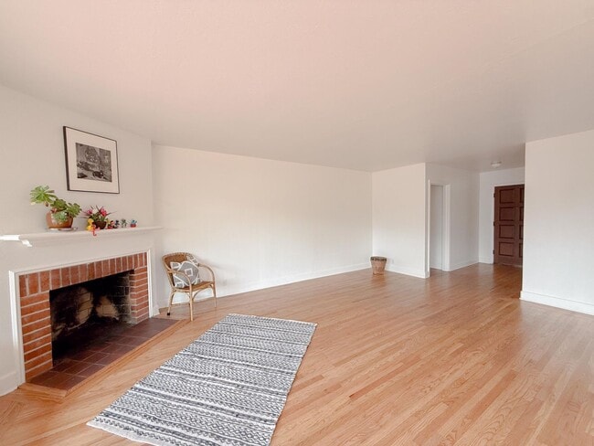 Foto del edificio - Corner Lot 3 Bedroom 1 Bath Single Family Home in San Leandro