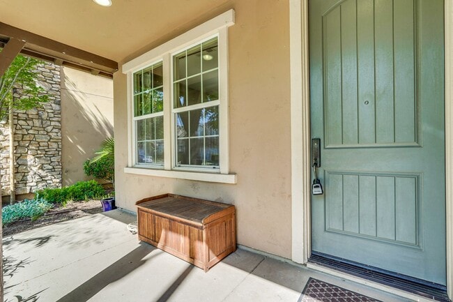 Building Photo - Beautiful 4 Bed 3 Bath Ardenwood Home!