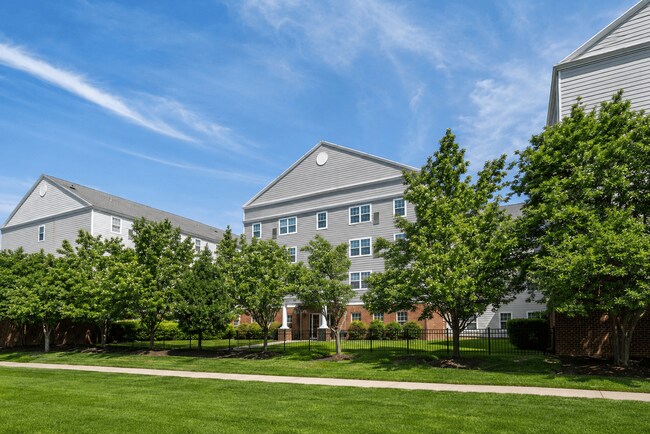 Foto del edificio - Victory Square 55+ Senior Community